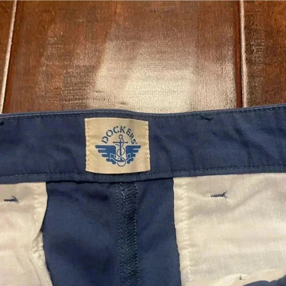 New without Tags Dockers Pleated Pants - Picture 2 of 3